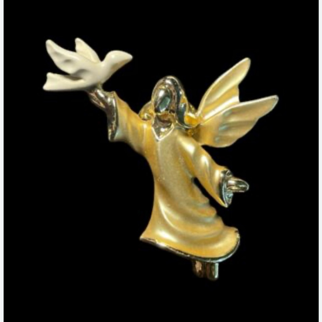 Vintage Giusti Gold Tone Angel Brooch Holding Dove 2